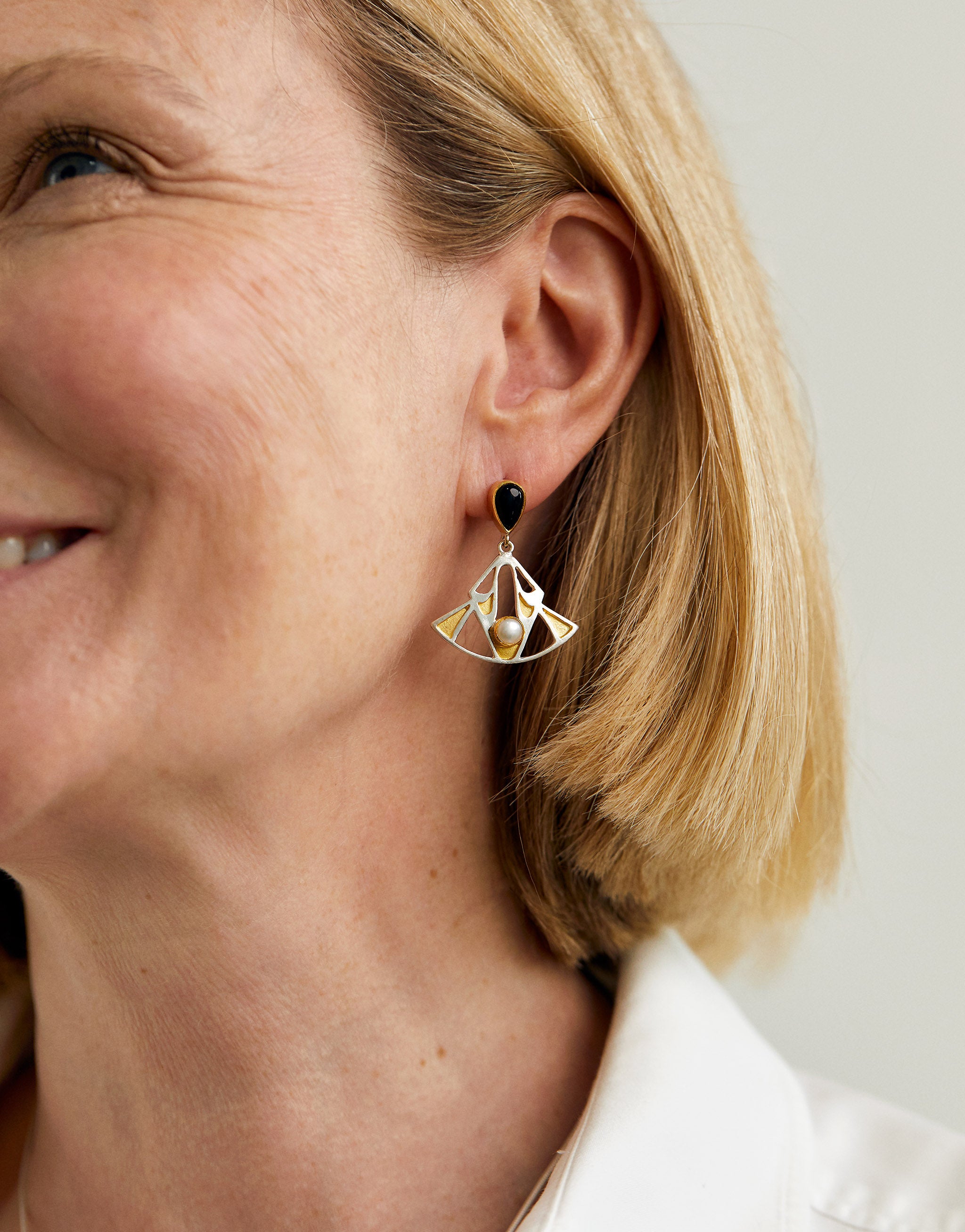 Art Deco earrings in sterling silver with black onyx, pearl and gold-plated details.