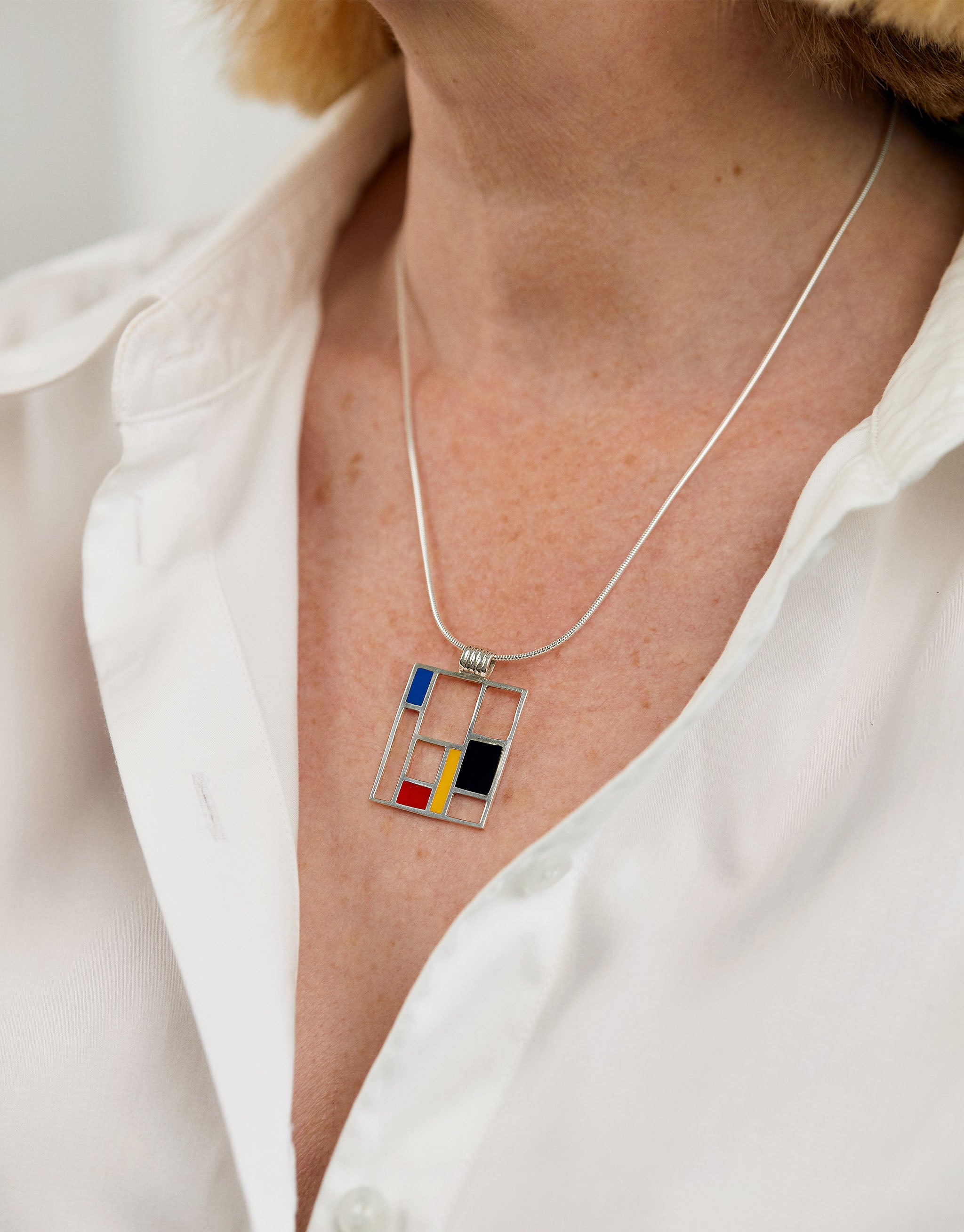 Modernist Mondrian pendant necklace in 925 silver with geometric resin design.