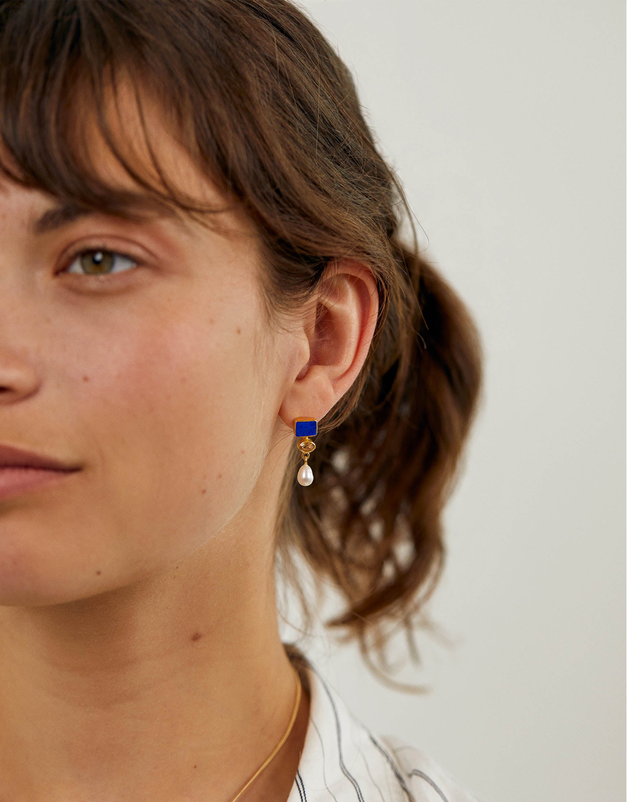 Vermeer inspired drop earrings in 18ct gold plate, featuring rectangular lapis lazuli, oval citrine, and freshwater pearl drops. Elegant design reflecting the harmonious tones of Vermeer’s paintings.