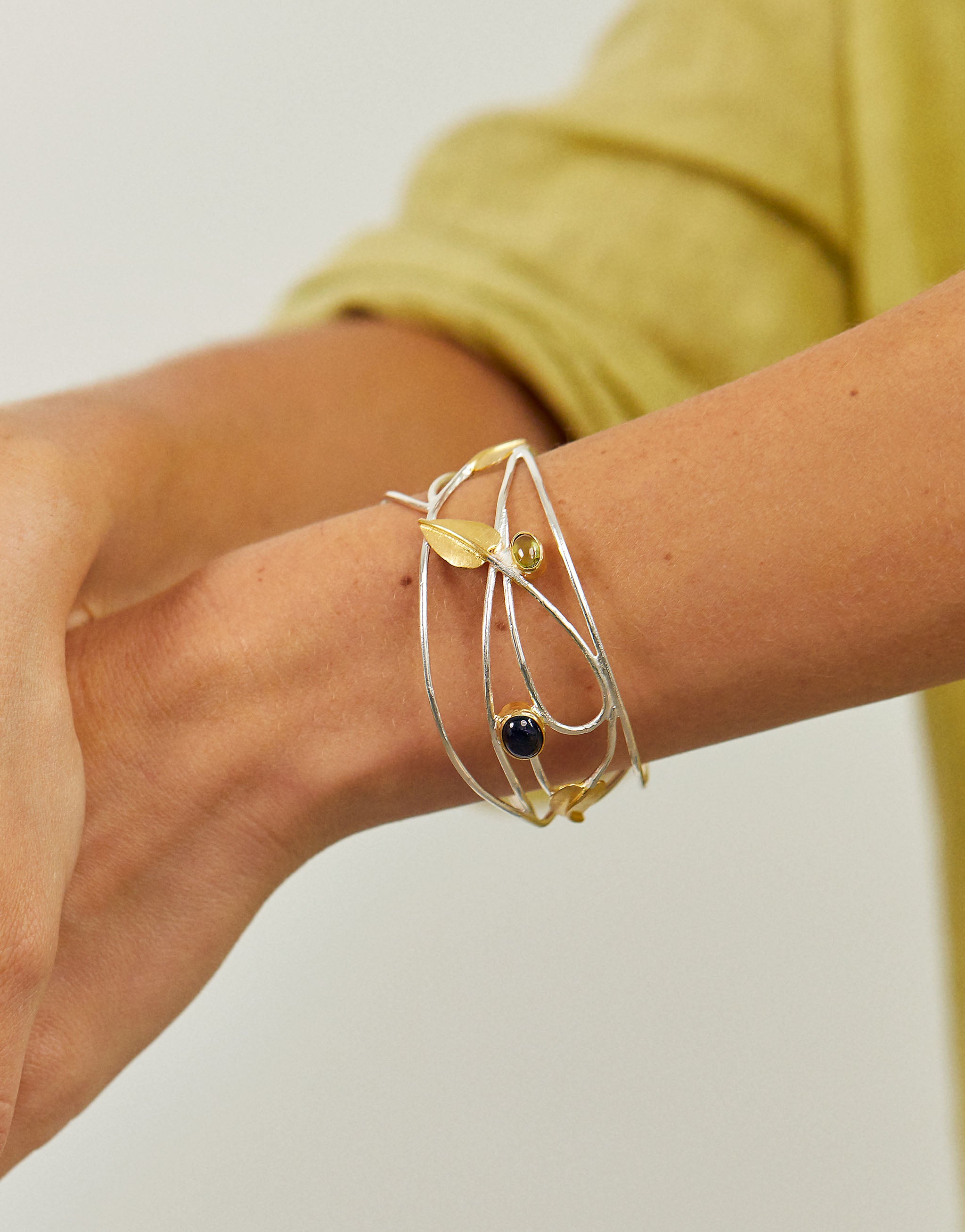 Sterling silver and gold-plated Willowwood bangle featuring iolite and peridot, inspired by Macdonald.
