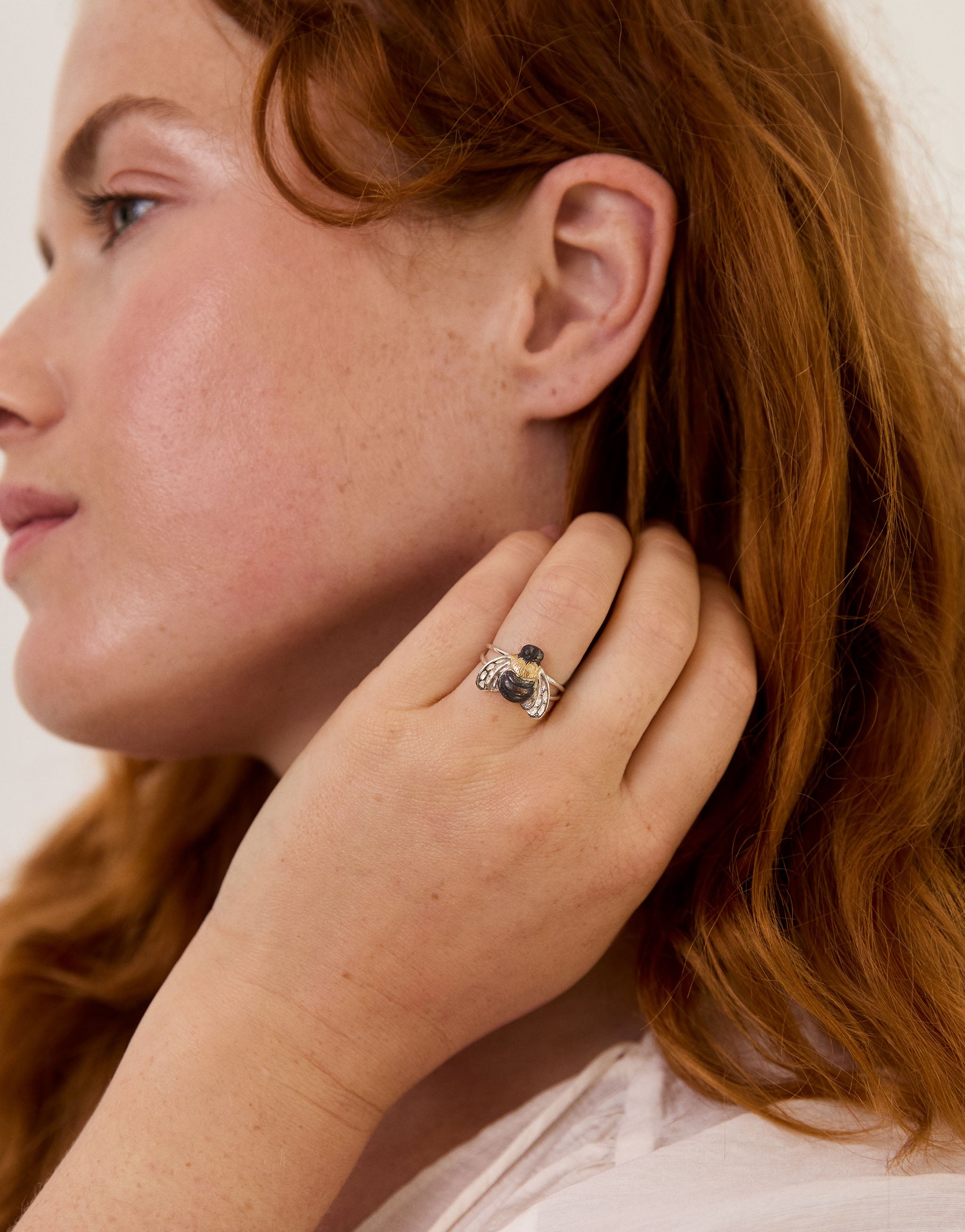 Ladies bee ring sterling silver ring with honeybee design