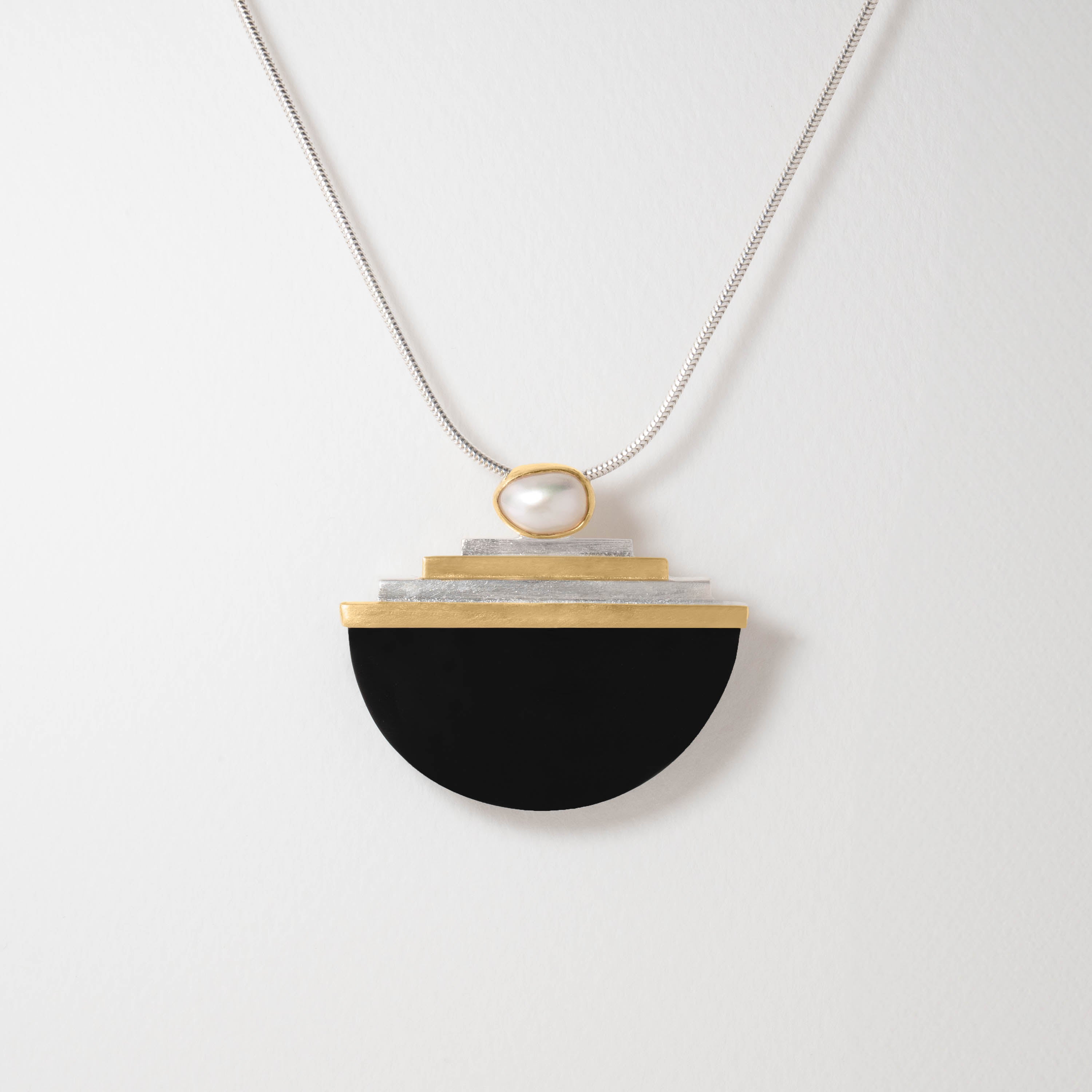 Art Deco Design Pendant Necklace